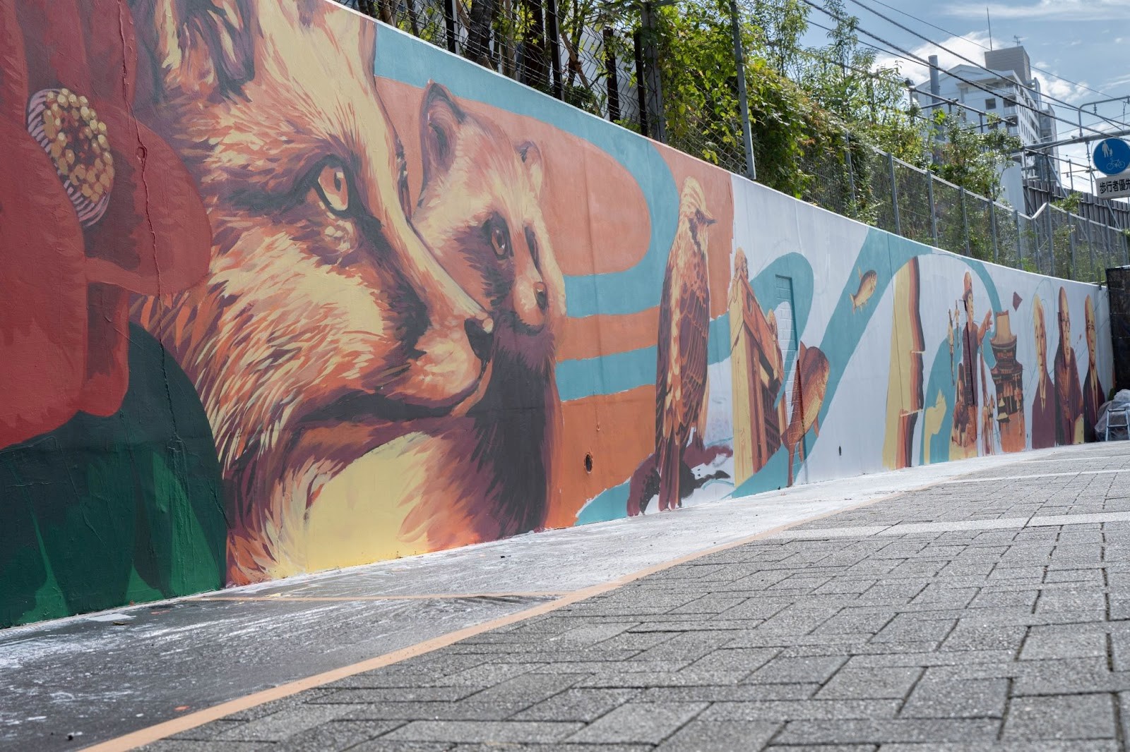 川崎駅西口大宮地区にウォールアートが！アーティストや参加した学生の