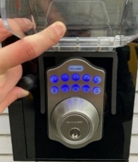 菅小学校に設置された「鍵ボックス」